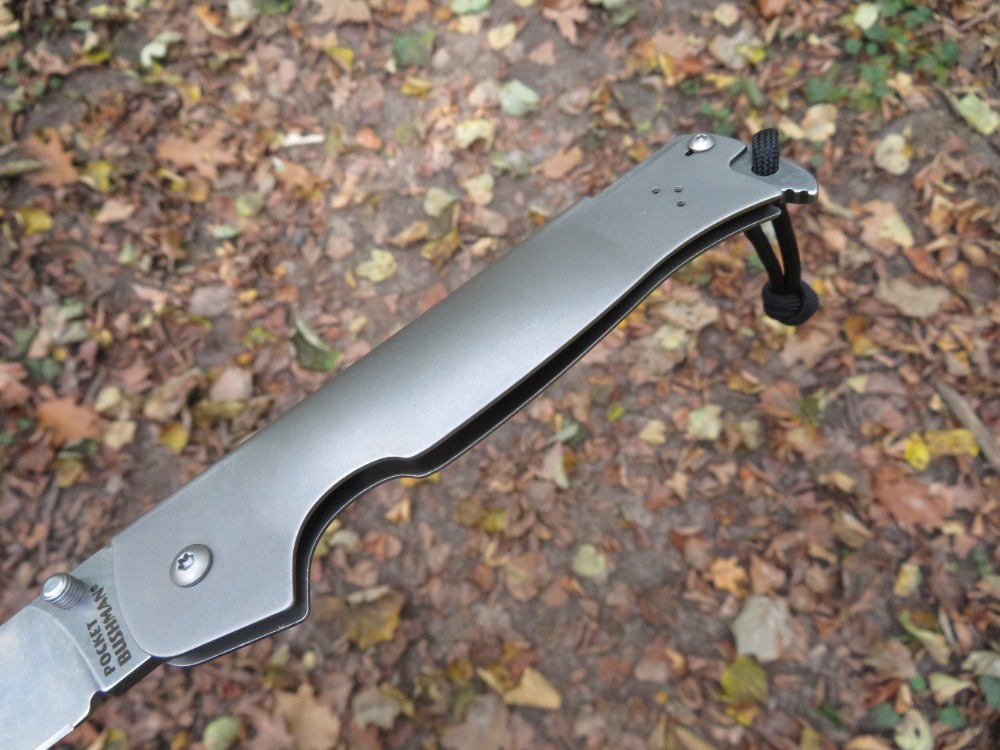 Rukojeť nože Pocket Bushman od firmy Cold Steel je vyrobena z jediného kusu nerezavějící oceli 420.